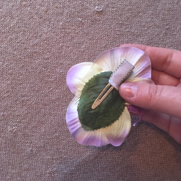 Orchid Flower Hair-clip Rockabilly Pinup Girl - Picture 3 of 4